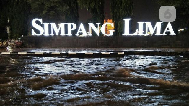 Dihajar Hujan Tiga Jam, Semarang "Pesta Banjir"  Regional Liputan6.com