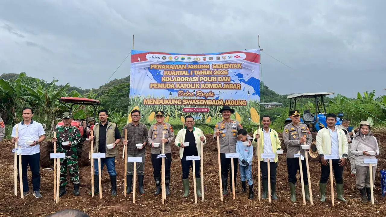 Polri bersama Pemuda Katolik Komda Jawa Barat menggelar Penanaman Jagung Serentak Kuartal I Tahun 2026 di lahan seluas 80 hektar di Desa Mande, Kecamatan Mande, Kabupaten Cianjur, Jawa Barat, Sabtu (7/3/2026).