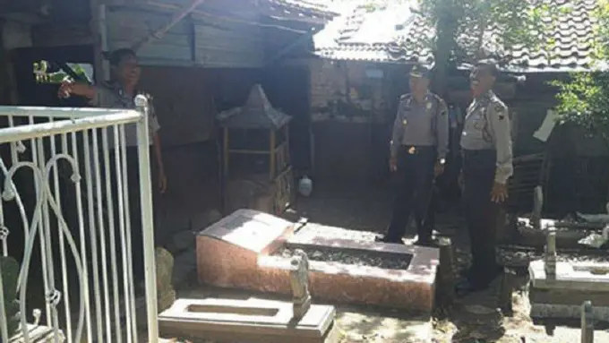 [Bintang] Polisi rumah