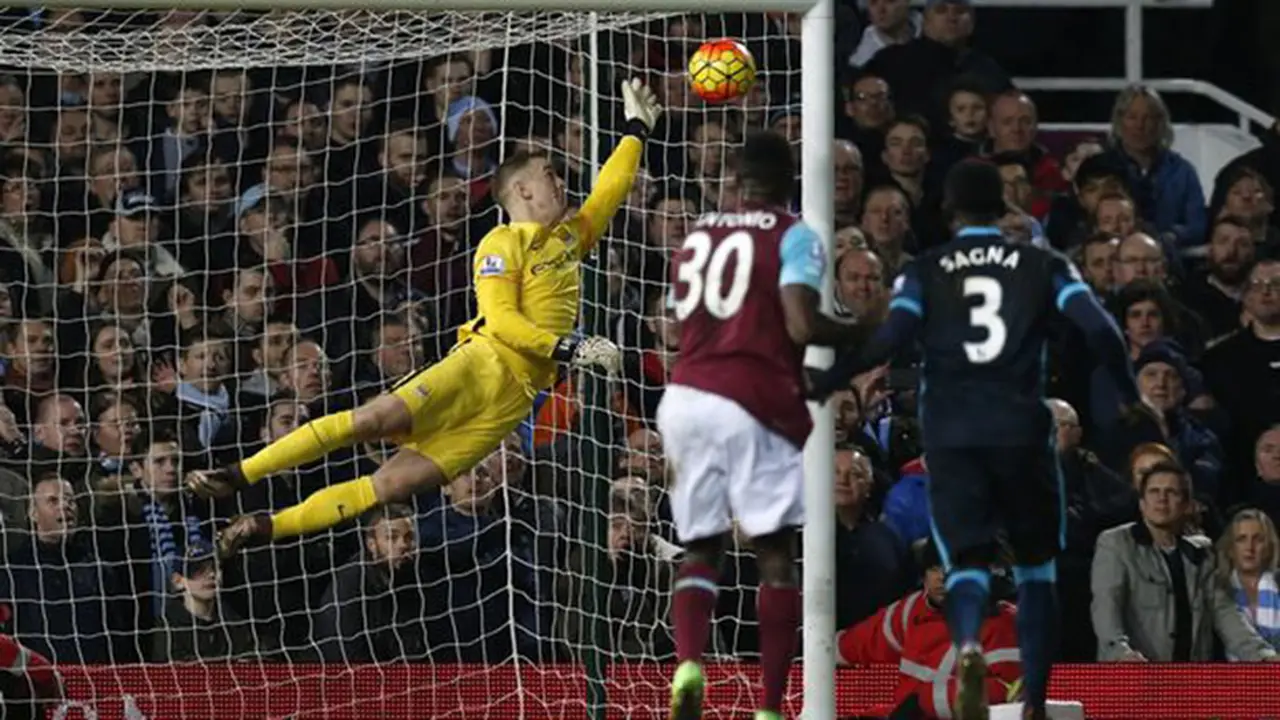 Joe Hart Lakukan Penyelamatan Hebat di Laga vs West Ham