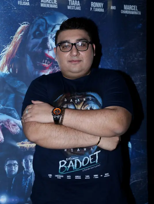 Untuk film perdananya, Daniel Topan menggaet sutradara Awi Suryadi bersama pemain-pemain yang sudah ia kenal seperti Ratu Felisha, Christoffer Nelwan, Aurelie Moeremans, Tiara Westlake dan yang lainnya. (Andy Masela/Bintang.com)