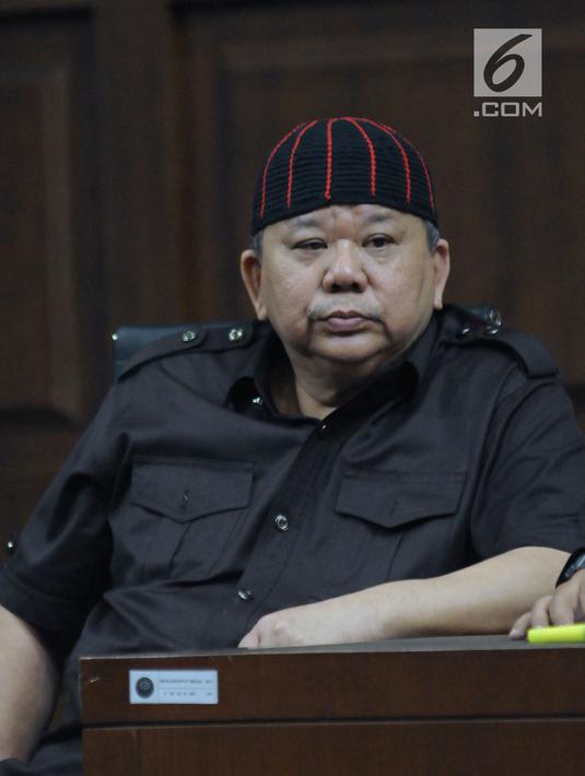 Terdakwa suap pemberian izin lokasi perkebunan di Kutai Kartanegara, Hery Sutanto Gun menyimak keterangan saksi pada sidang lanjutan di Pengadilan Tipikor, Jakarta, Selasa (27/3). Sidang mendengar keterangan saksi. (Liputan6.com/Helmi Fithriansyah)