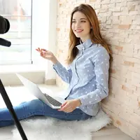 Vlogger bukan sembarangan pekerjaan, cuma orang-orang tertentu yang bisa. Seperti beberapa zodiak ini, misalnya. (Sumber foto: Actinginlondon.co.uk)