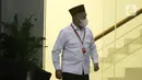 Bupati Hulu Sungai Utara (HSU) Kalimantan Selatan, Abdul Wahid usai diperiksa penyidik di Gedung Merah Putih KPK, Jakarta, Jumat (1/10/2021). Abdul Wahid diperiksa sebagai saksi terkait dugaan suap pengadaan barang dan jasa di Kabupaten Hulu Sungai Utara, Kalsel. (Liputan6.com/Helmi Fithriansyah)