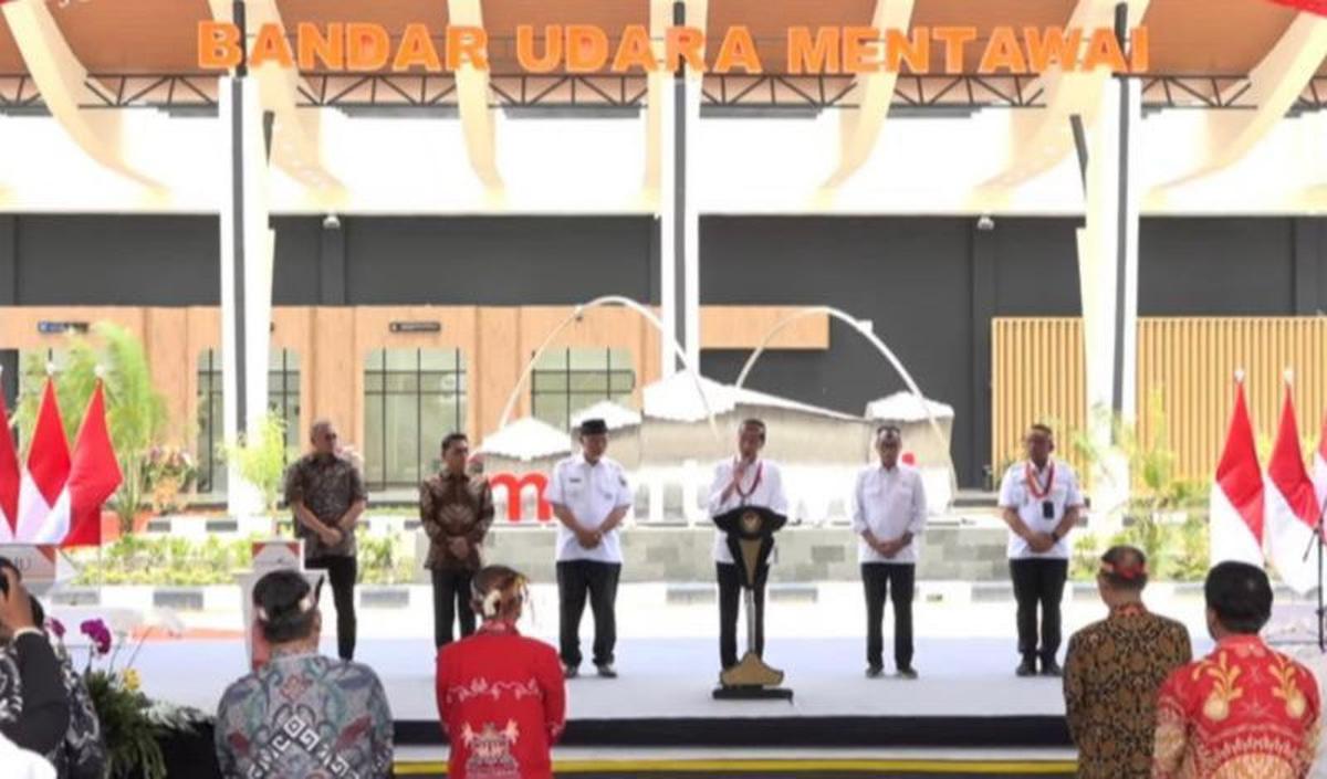 Dalam sambutannya, Jokowi mengatakan bahwa Bandar Udara Mentawai merupakan salah satu bandara terluar yang ada tanah air.