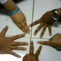 Meski cuma berdua, permainan ABC 5 Dasar pun bisa dilakukan.