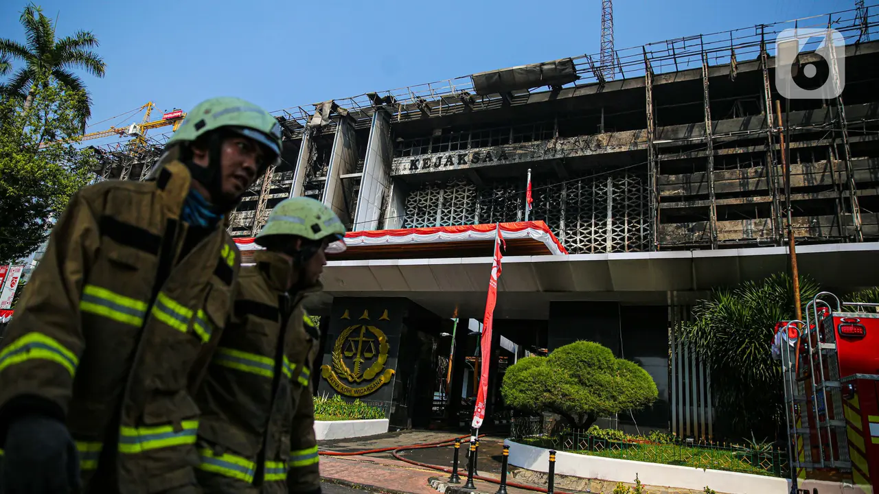 Gedung Kejaksaan Agung yang Terbakar
