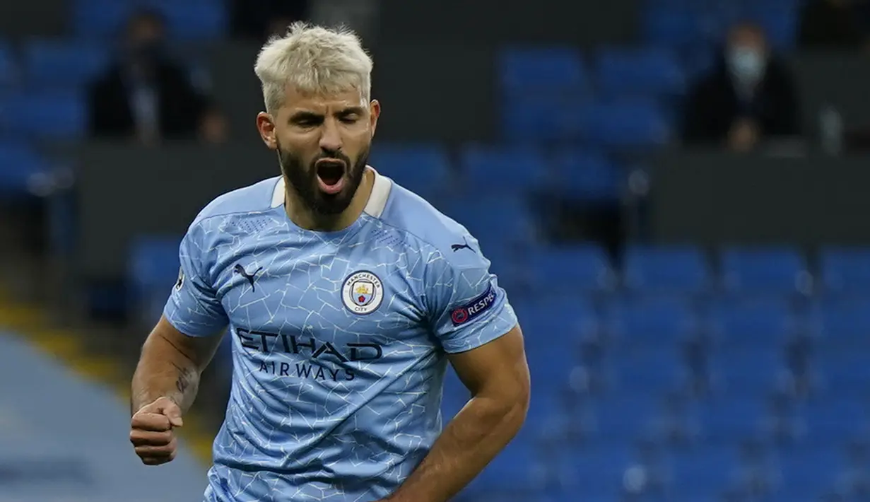 4. Sergio Aguero - Pemain Manchester City ini sempat mengalami cedera konyol pada 2012 lalu. Aguero mengalami kecelakaan saat menaiki motor mainan anaknya yang berusia tiga tahun dan saat mengobati luka dengan obat ternyata kulitnya alergi. (AFP/Tim Keeton/pool)