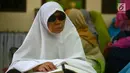 Penyadang tunanetra dari Ikatan Tunanetra Muslim Indonesia (ITMI) melakukan tadarus Alquran braile di Masjid Raya Cipinang Muara, Jakarta, Sabtu (2/6). Acara ini diikuti sejumlah provinsi di Indonesia. (Merdeka.com/Imam Buhori)