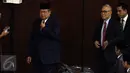 Presiden RI keenam Susilo Bambang Yudhoyono (SBY) setibanya di Ruang Sidang Paripurna, Kompleks Parlemen, Senayan, , Jakarta, Kamis (2/3). SBY menghadiri acara kunjungan Raja Arab Saudi Salman bin Abdulaziz Al-Saud di‎ DPR. (Liputan6.com/Johan Tallo)