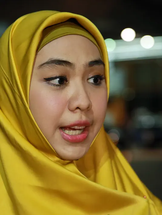 "Anak-anak biasanya ngejemput aja sama bapanya kayak sekarang, karena bapanya kan juga kerja," ujar Oki. (Deki Prayoga/Bintang.com)