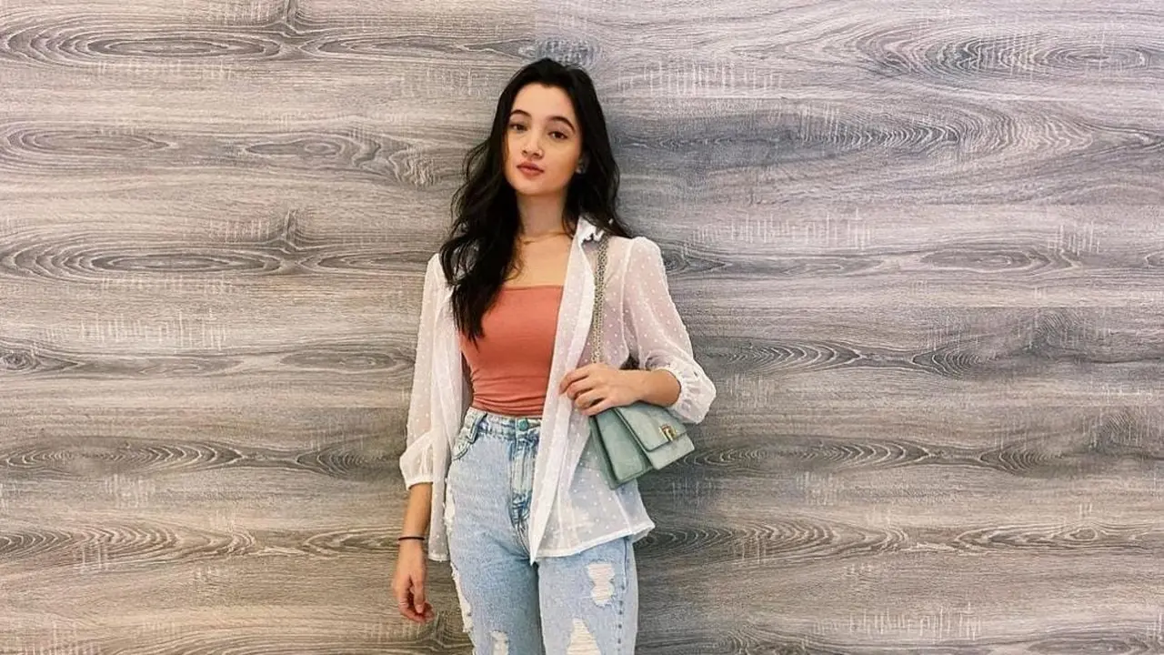 Outfit sederhana Megan Domani