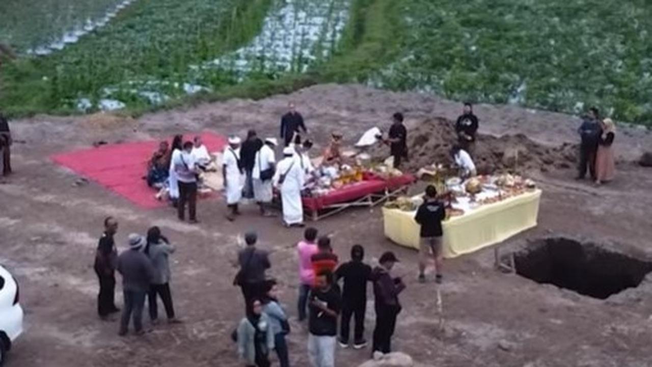 Proses pemindahan Candi Lumbung