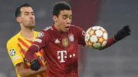 Munchen tidak menyia-nyiakan peluang emas berikutnya yang didapatkan pada menit ke-62. Jamal Musiala membubuhkan namanya di papan skor dan membuat kedudukan berubah jadi 3-0. (AFP/Christof Stache)