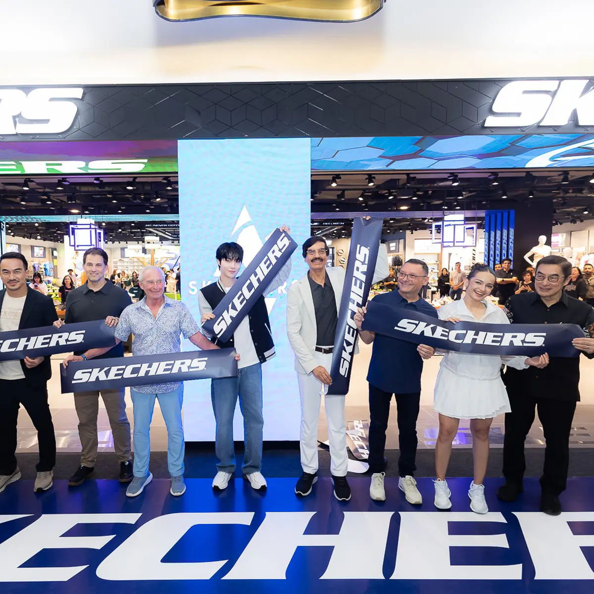 Skechers Buka Toko Terbesarnya di Indonesia Hadir dengan Tampilan Segar dan Koleksi Lengkap Fashion Fimela