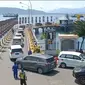 Antrean kendaraan yang hendak menyeberang ke Pelabuhan Gilimanuk bali melalui Pelabuhan Ketapang Banyuwangi (Istimewa)