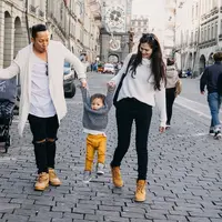 Bahkan sejak awal nikah, pasangan ini sudah berkomitmen, yaitu terbuka soal pekerjaan. Hal itu menjadi salah satu yang resep dari ibunya untuk membina keluarga bahagia. (Instagram/ringgoagus)