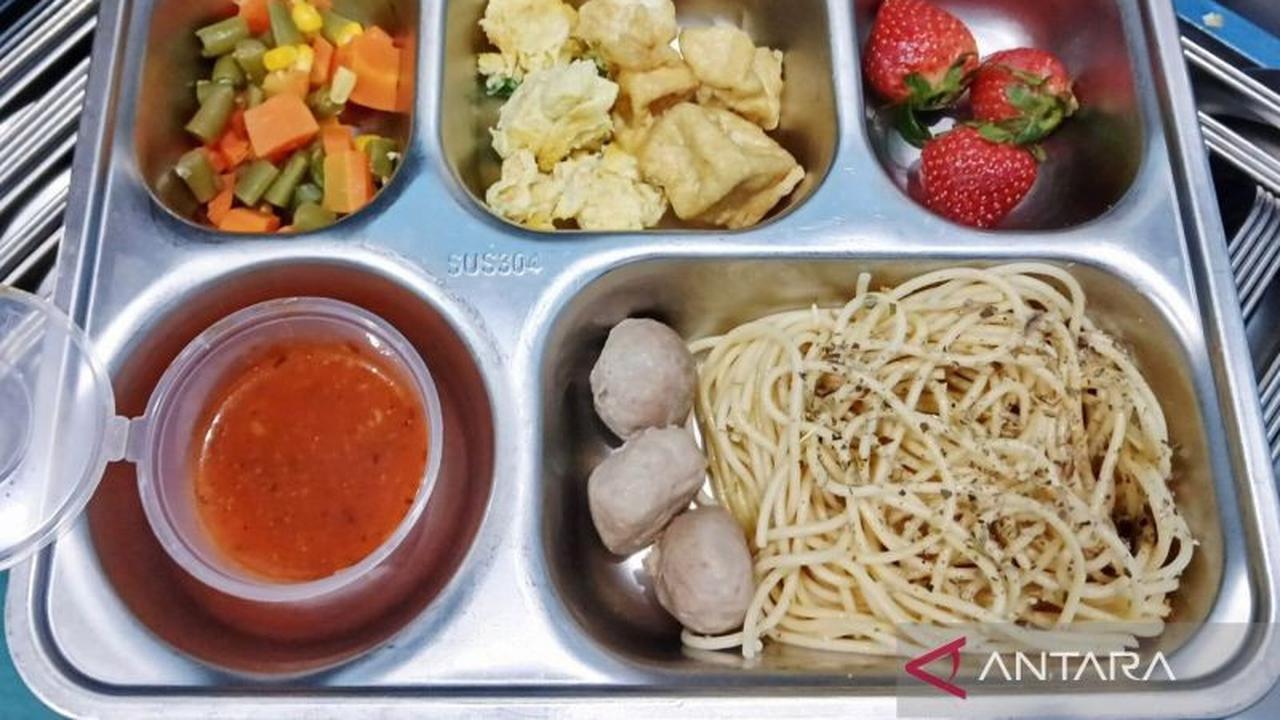 Ratusan Siswa dan Guru Diduga Keracunan Makanan MBG di Jakarta Timur