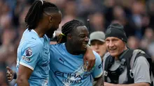 Pemain Manchester City Jeremy Doku (tengah) merayakan gol bersama rekan setimnya Antoine Semenyo pada laga Premier League/Liga Inggris antara Man City vs Brentford, 9 Mei 2026