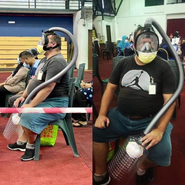 Pakai Masker Super Unik Saat Vaksin Covid-19, Pria Ini Jadi Sorotan