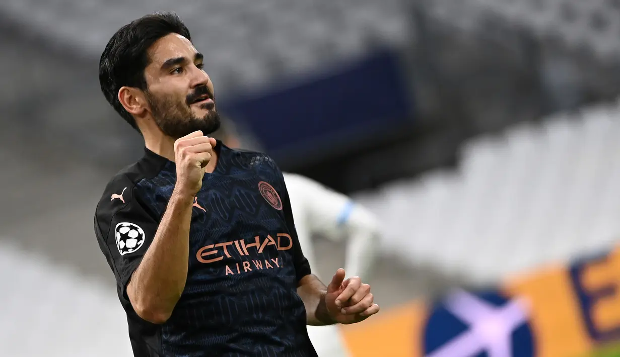 Gelandang Manchester City, Ilkay Gundogan, merayakan gol yang dicetaknya ke gawang Olympique Marseille pada laga Liga Champions 2020/2021 di Stadion velodrome, Rabu (28/10/2020) dini hari WIB. Manchester City menang 3-0 atas Marseille. (AFP/Christophe Simon)