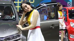 Model berpose saat pameran Gaikindo Indonesia International Auto Show (GIIAS) 2019 di ICE BSD, Tangerang, Sabtu (20/7/2019). Salah satu hal yang sulit terpisahkan dari perhelatan otomotif, adalah kehadiran para SPG atau model yang bersanding di samping mobil. (Liputan6.com/Angga Yuniar)