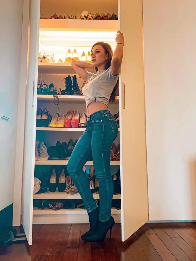Selebgram Davina Dee dari Surabaya. (Foto: Instagram @davinadee_)