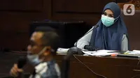 Terdakwa suap dan tindak pidana pencucian uang terkait pengurusan fatwa Mahkamah Agung untuk Djoko S Tjandra, Pinangki Sirna Malasari saat sidang di Pengadilan Tipikor Jakarta, Senin (7/12/2020). Sidang mendengar keterangan saksi, salah satunya Andi Irfan Jaya. (Liputan6.com/Helmi Fithriansyah)