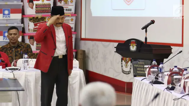 Senyum Semringah Hendropriyono Saat Dapat Nomor Urut 20