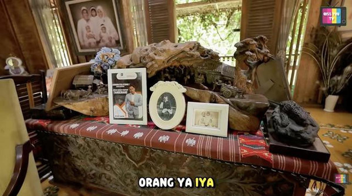 7 Potret Ruang Tamu Rumah Irfan Hakim, Gaya Joglo yang Homey