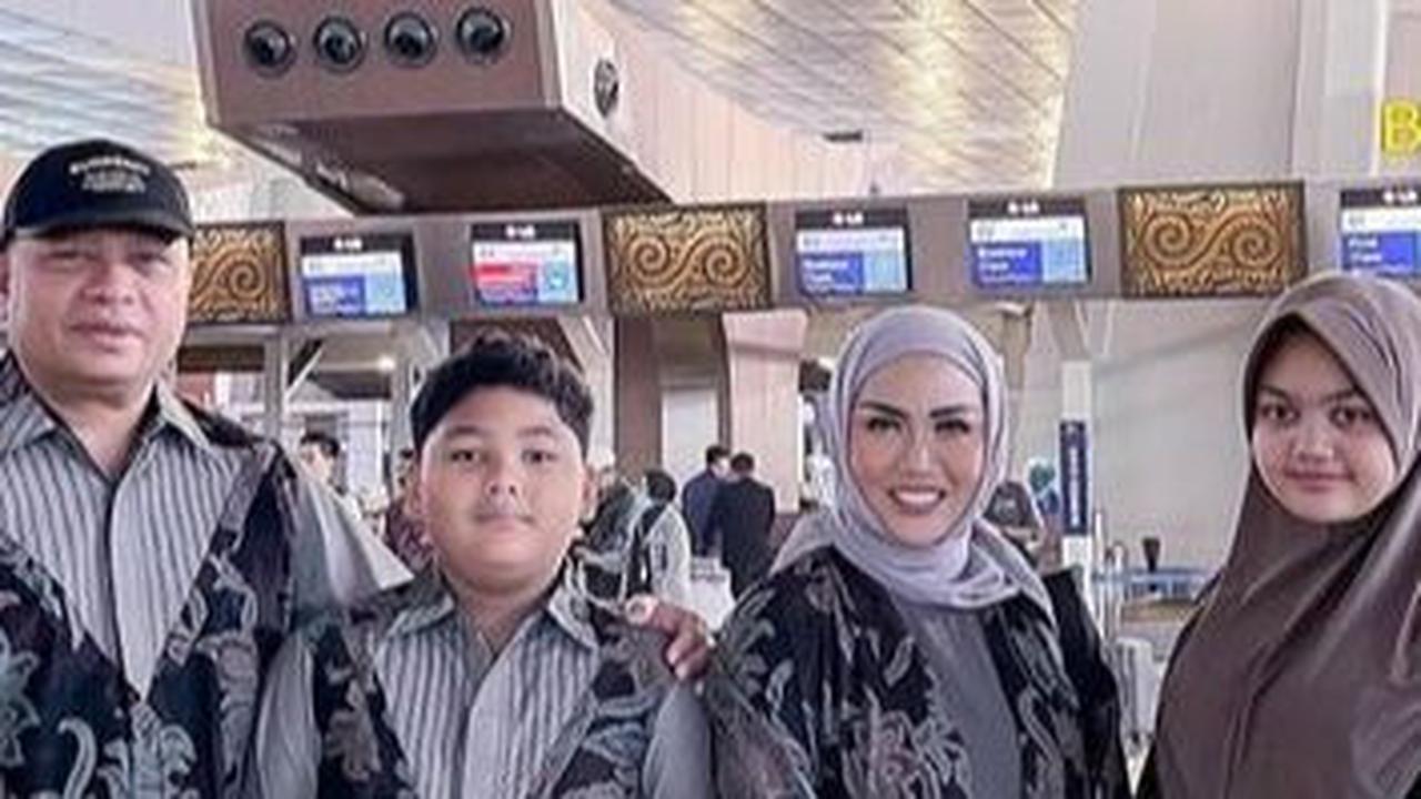 Intip Potret Krisdayanti Berangkat Umrah Bareng Keluarga, Penampilan Amora Bikin Pangling