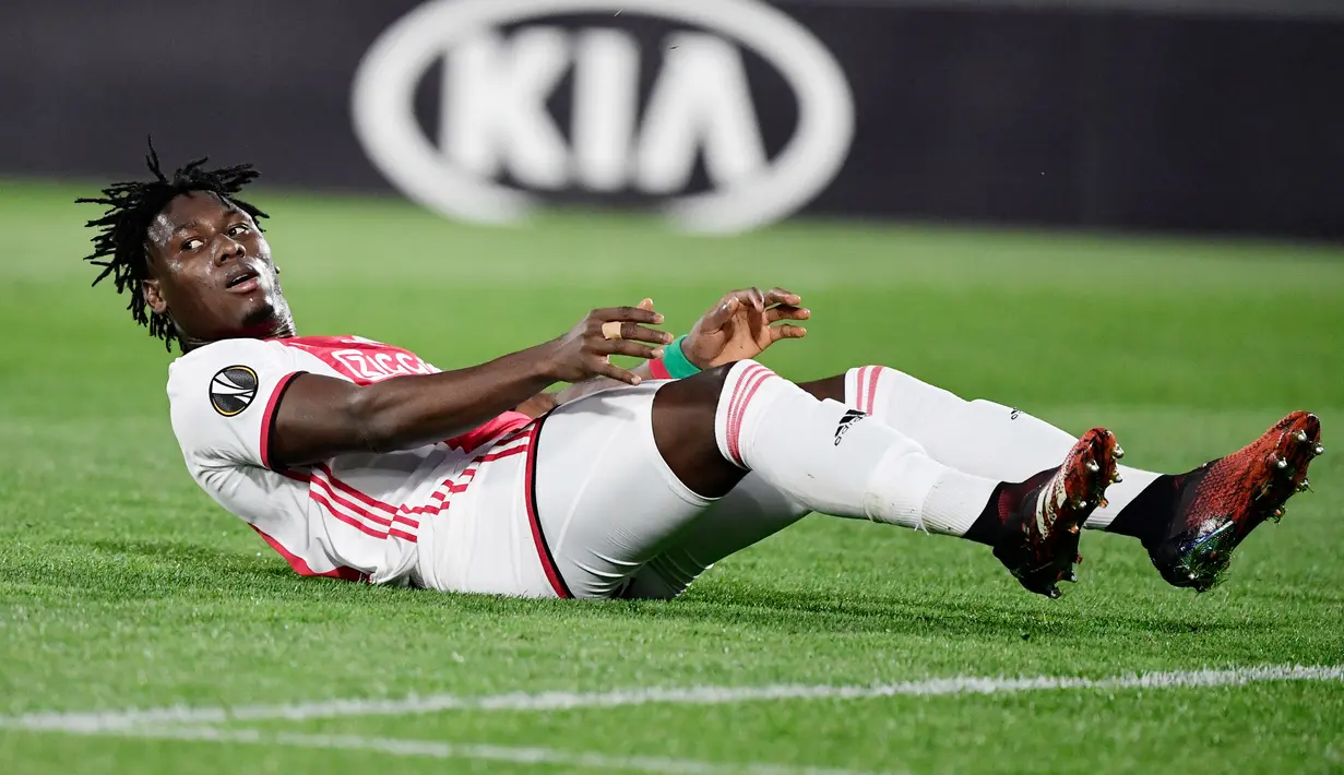 Lassina Traore - Pemain muda asal Burkina Faso kelahiran ini tampil moncer saat Ajax menang telak 13-0 atas klub promosi VVV-Venlo. Pemain jebolan Jong Ajax ini menggemas 5 gol dan 2 assist sekaligus pada laga tersebut. (AFP/Javier Soriano)