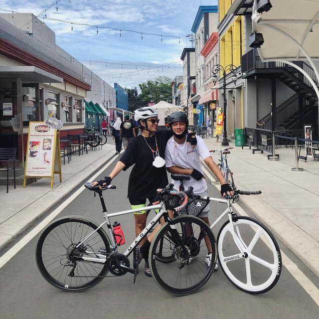 Suka Olahraga Bareng, Ini 7 Potret Nadila Ernesta dan Eno Netral Saat Bersepeda