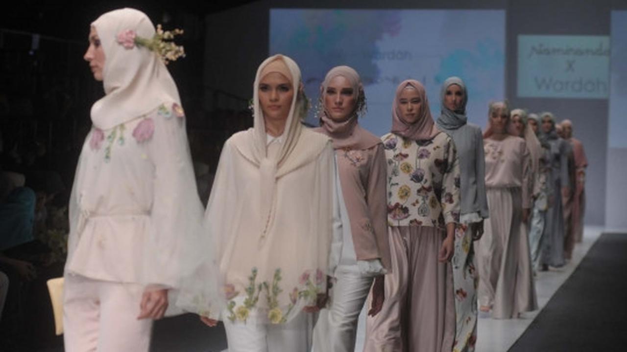 Keanggunan busana muslim cantik karya desainer ternama di JFW 2016