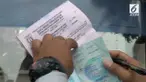 Menolak mobilnya diangkut seorang pengendara mobil memukul petugas Dishub dalam sebuah operasi parkir liar.