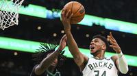 Giannis Antetokounmpo memimpin Bucks kalahkan Celtics di semifinal wilayah NBA gim 1 (AFP)