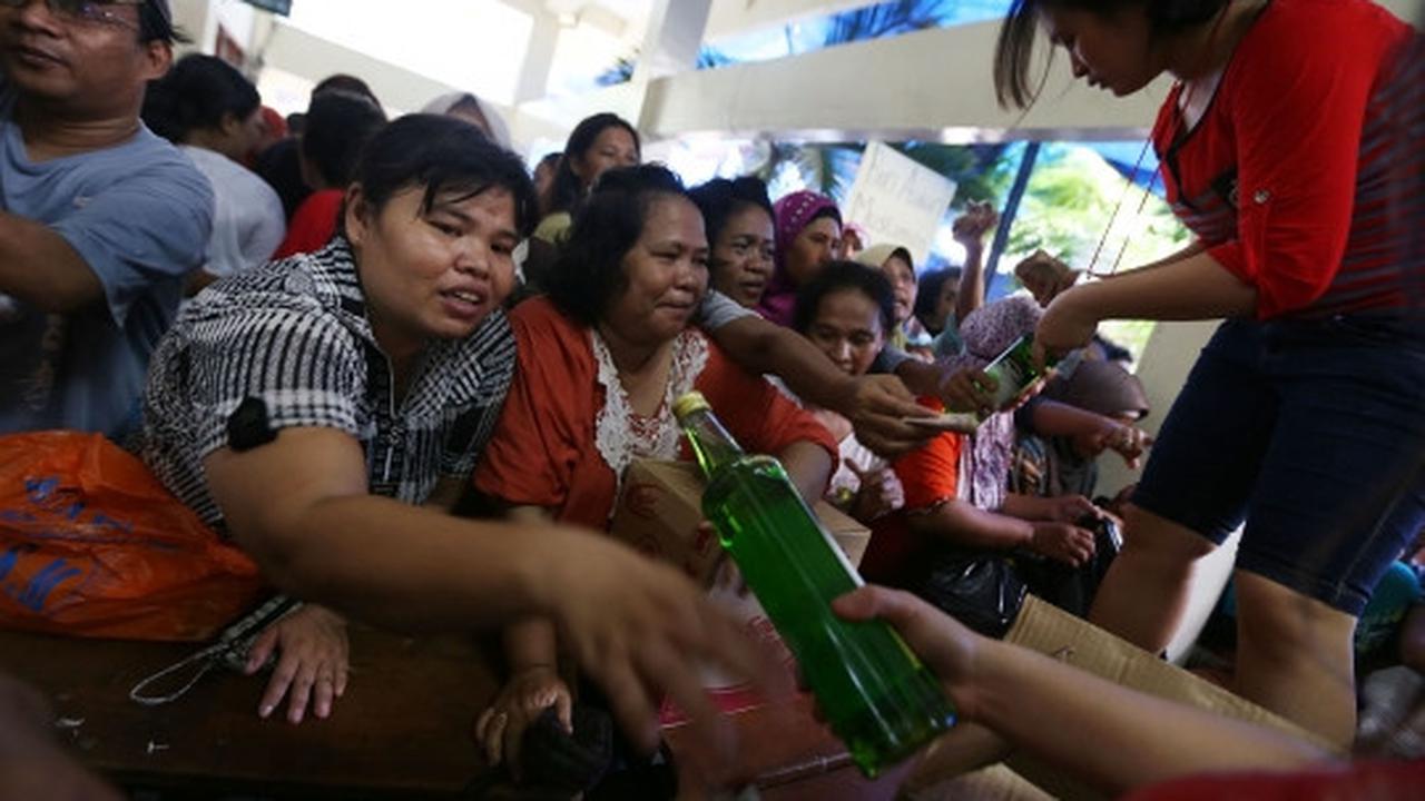 Antusiasme warga borong sembako di pasar murah Yayasan Hati Suci
