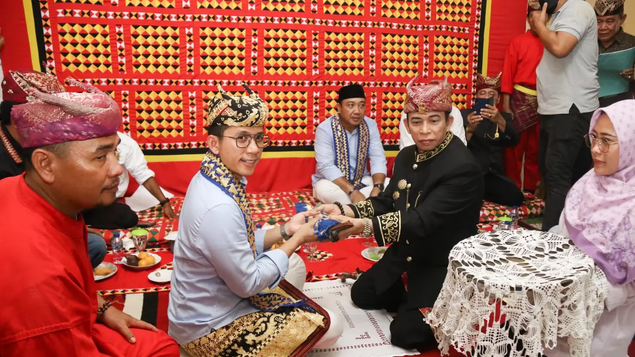 Masyarakat Adat Saibatin Marga Legun resmi mendeklarasikan dukungannya kepada pasangan Calon Bupati-Wakil Bupati (Cabup-Cawabup) Lampung Selatan (Lamsel), Radityo Egi Pratama-Syaiful Anwar (Istimewa)
