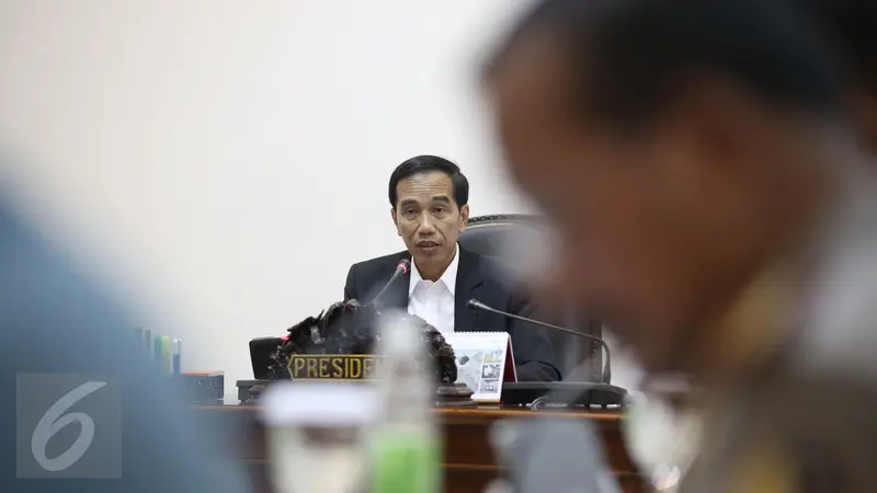 20160316-Bahas Aksi Penyelundupan, Jokowi Ajak Menterinya Rapat Terbatas-Jakarta