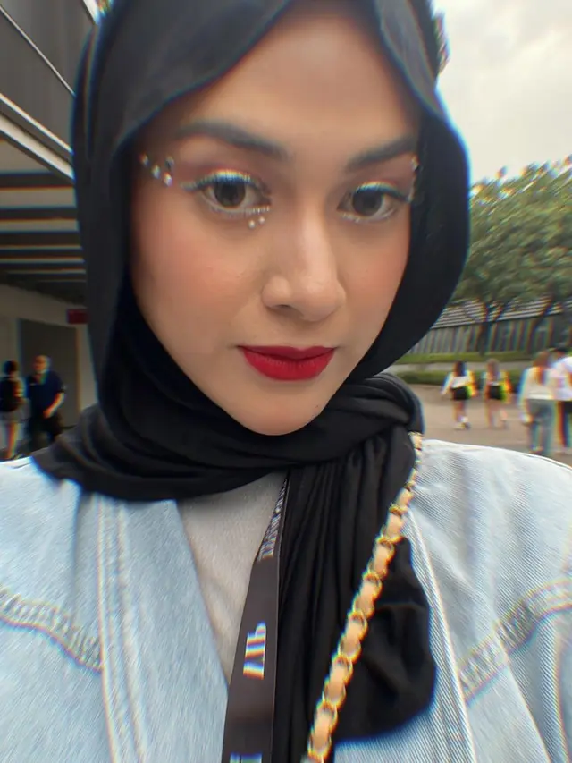 Potret Penampilan 7 Artis Nonton Konser Taylor Swift, Totalitas Pakai Outfit Sesuai Era
