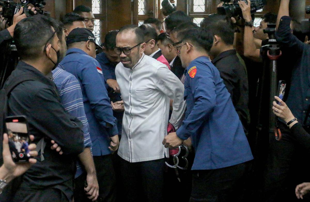 FOTO: Eks Dirut PT Pertamina Patra Niaga Divonis 9 Tahun Penjara dalam Kasus Korupsi Minyak Mentah PT Pertamina