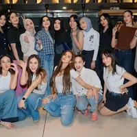 Gaya Geng Cendol Kembali Berkumpul Kocok Arisan-Rayakan Ulang Tahun Aurel Hermansyah. [@ririnekawati]