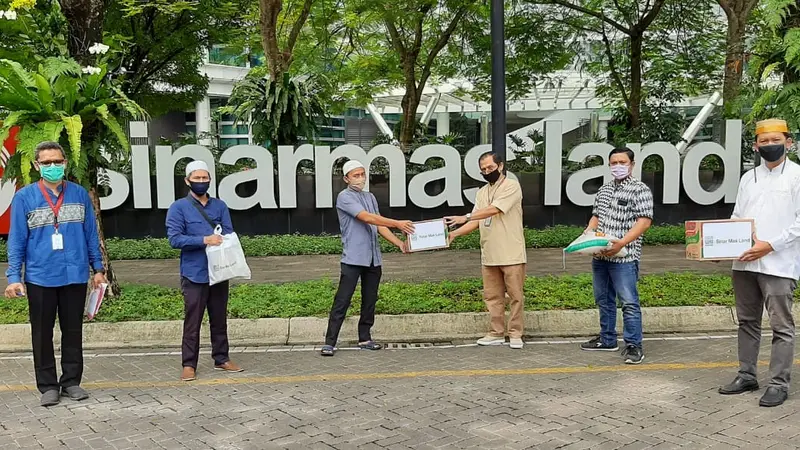 Yayasan Muslim Sinar Mas Land Serahkan Al-Qur’an serta Paket Masker, Vitamin di Kawasan BSD City