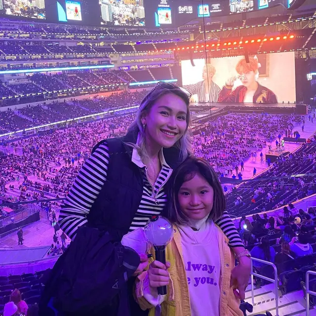 6 Gaya Seleb Liburan Ke Amerika, Dari Nonton Konser Hingga Tampil Elegan di Times Square