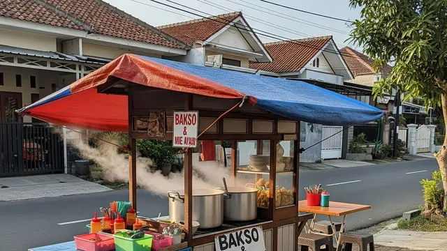 Ilustrasi Jualan Bakso dan Mi Ayam
