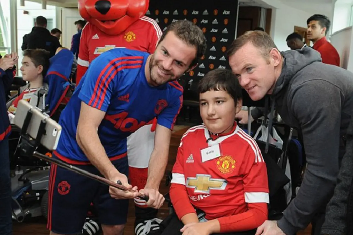 Juan Mata dan Wayne Rooney