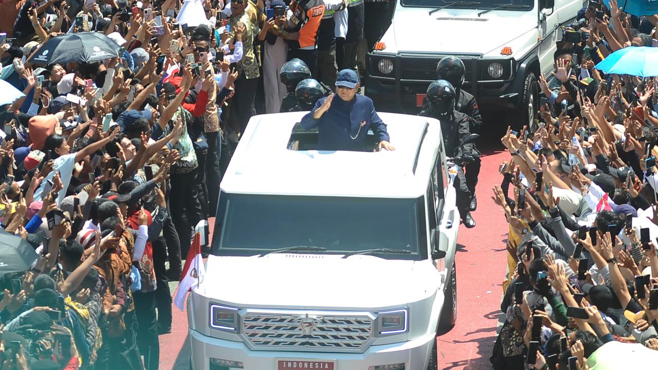 Presiden Prabowo sapa warga di Bundaran HI