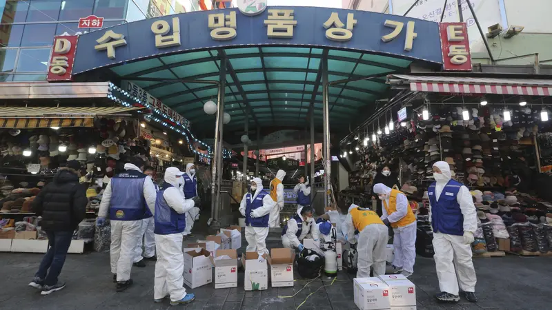 Cegah Virus Corona, Pasar Namdaemun di Seoul Disemprot Disinfektan