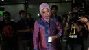 Istri Rachmat Yasin, Eli Halimah mendatangi KPK di Kuningan, Jakarta, Jumat (9/5/2014) (Liputan6.com/Johan Tallo)