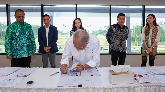 Otorita IKN menandatangani perjanjian kerja sama investasi dengan enam perusahaan swasta. (Dok OIKN)